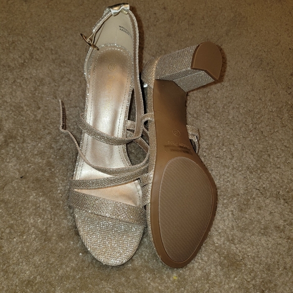 Gold shimmering shoes - Picture 2 of 4